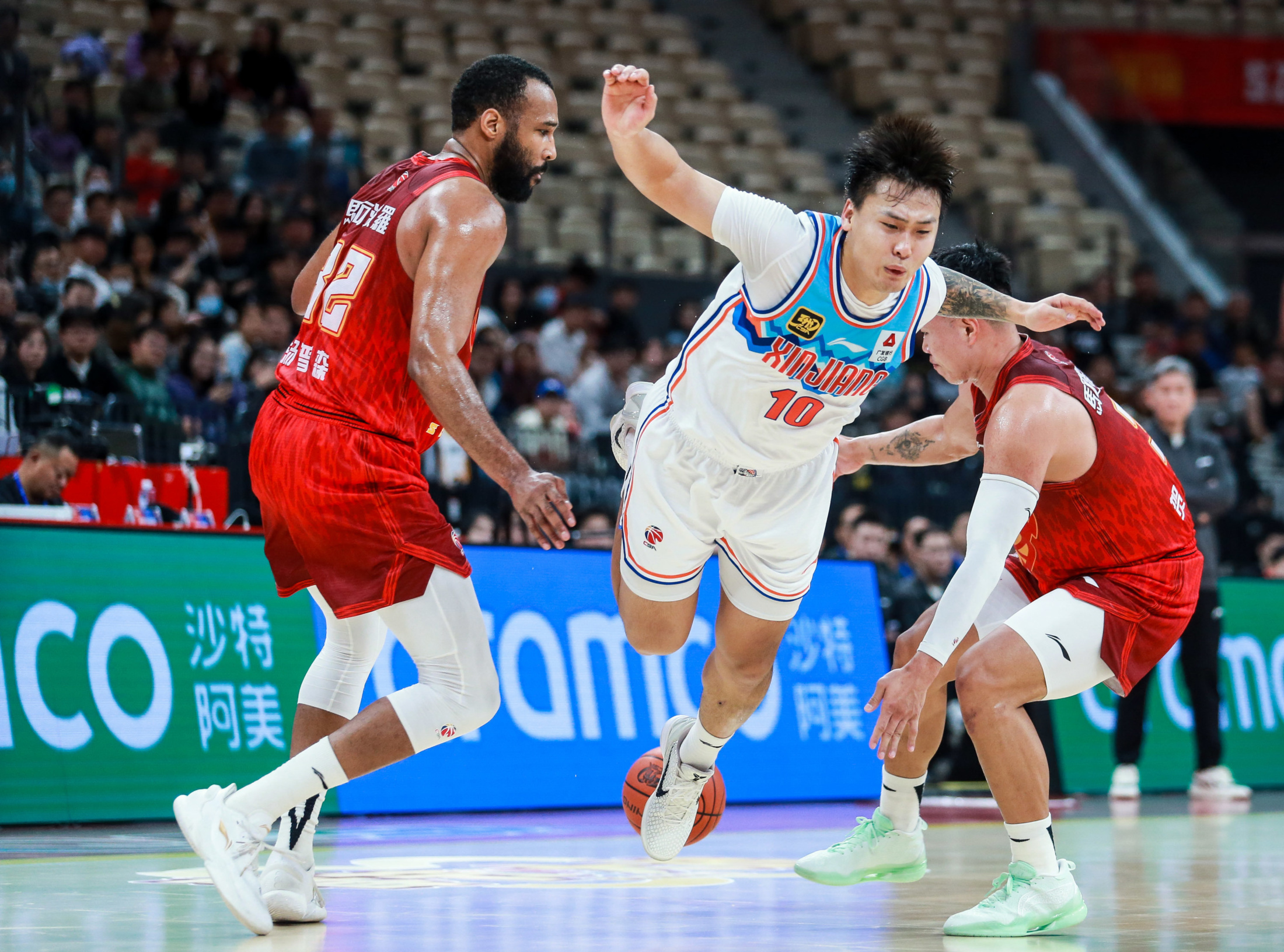 集结日突围战来临，新疆广汇围绕CBA季后赛扳平良机，引发热议，临场指挥获称赞的简单介绍